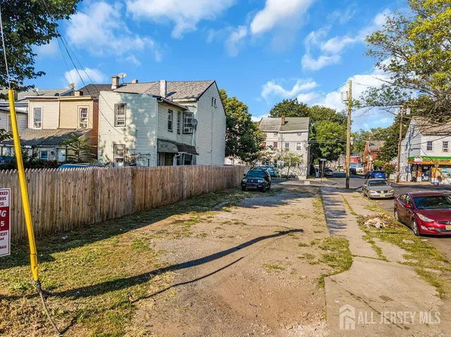 a view of a parking area
