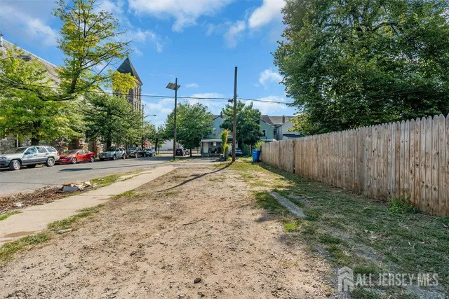 a view of a backyard with tree