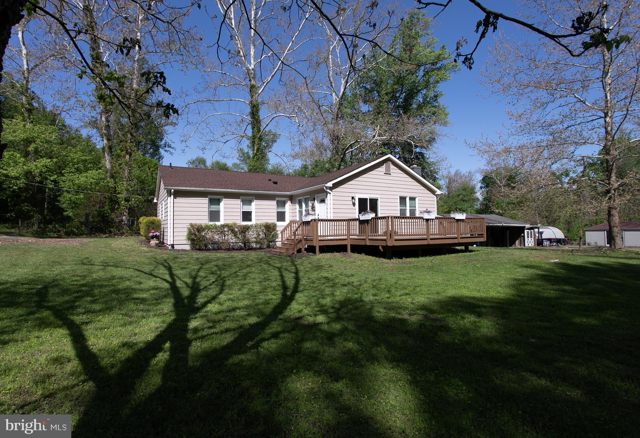 Beautiful home in a perfect natural retreat!