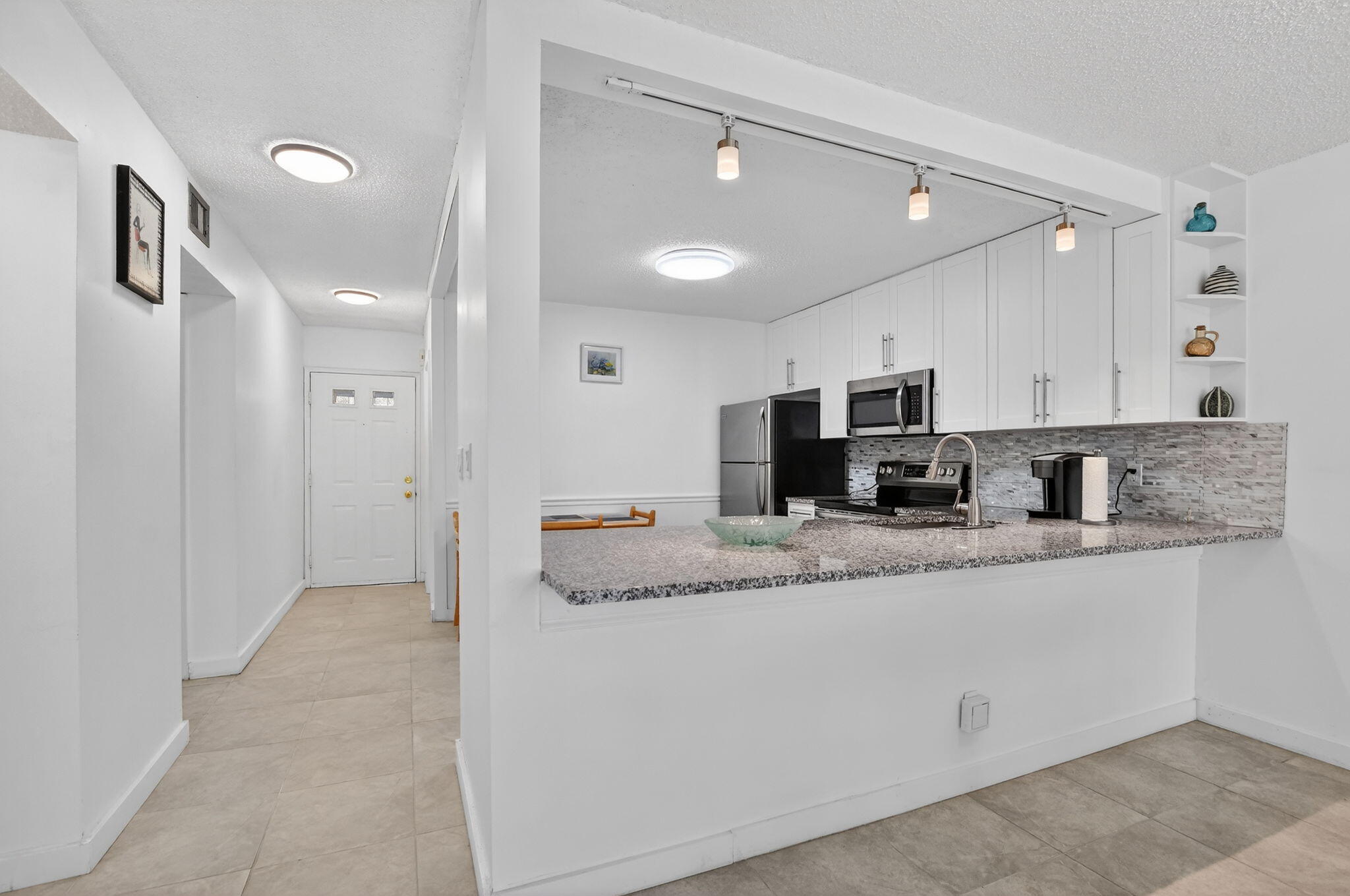 9110 Fairbanks Lane, Unit 5 Boca Raton, FL 33496 - Photo 4 of 41 9-web-or-mls-DSC_7693
