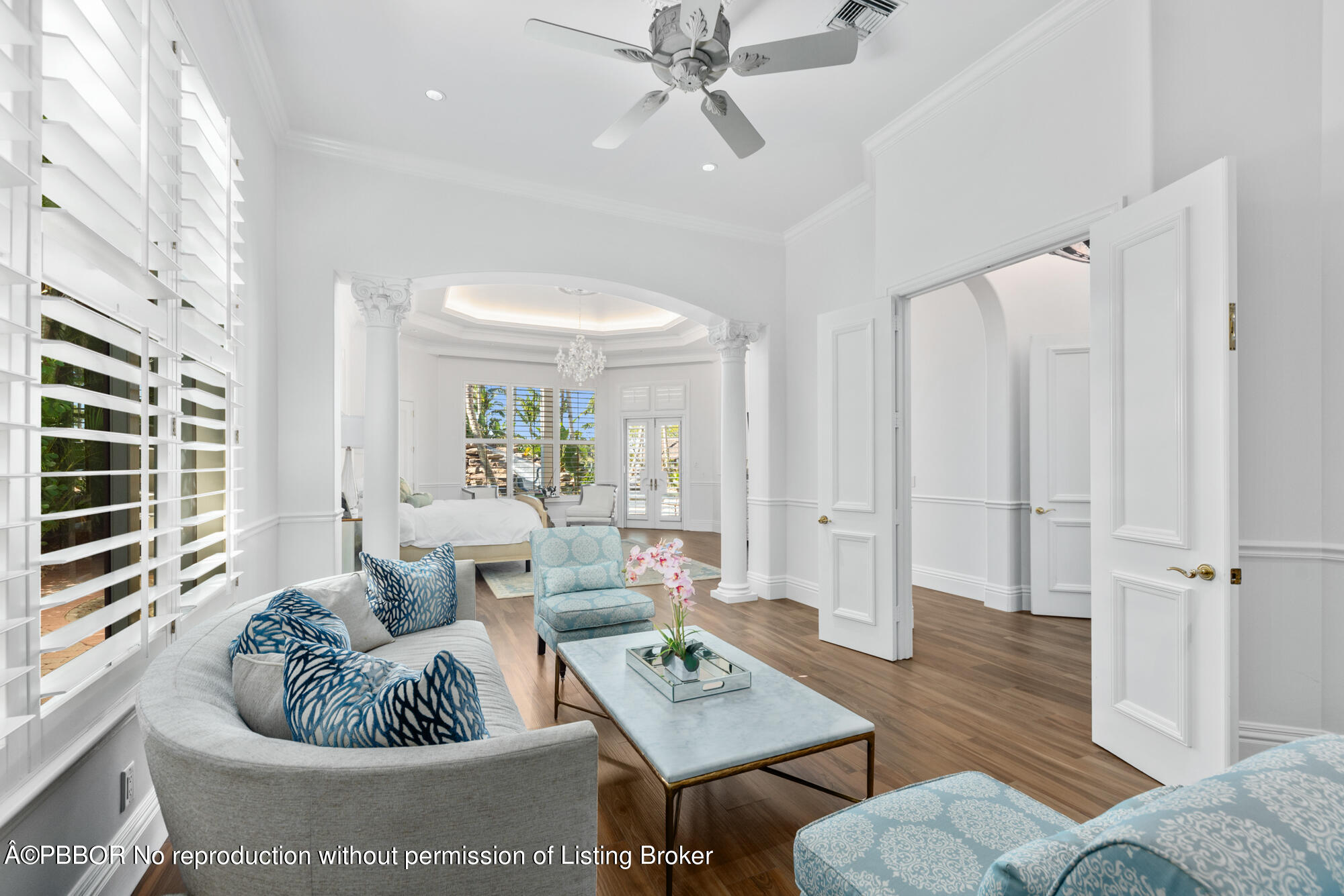 314 West Riverside Drive Jupiter, FL 33469 - Photo 29 of 92 a living room with furniture and a window