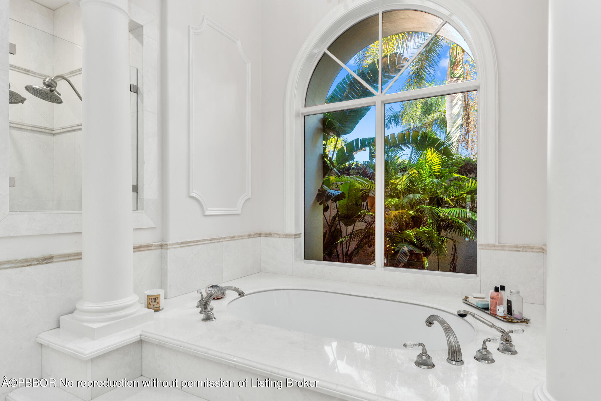 314 West Riverside Drive Jupiter, FL 33469 - Photo 33 of 92 a bathroom with a tub and a window