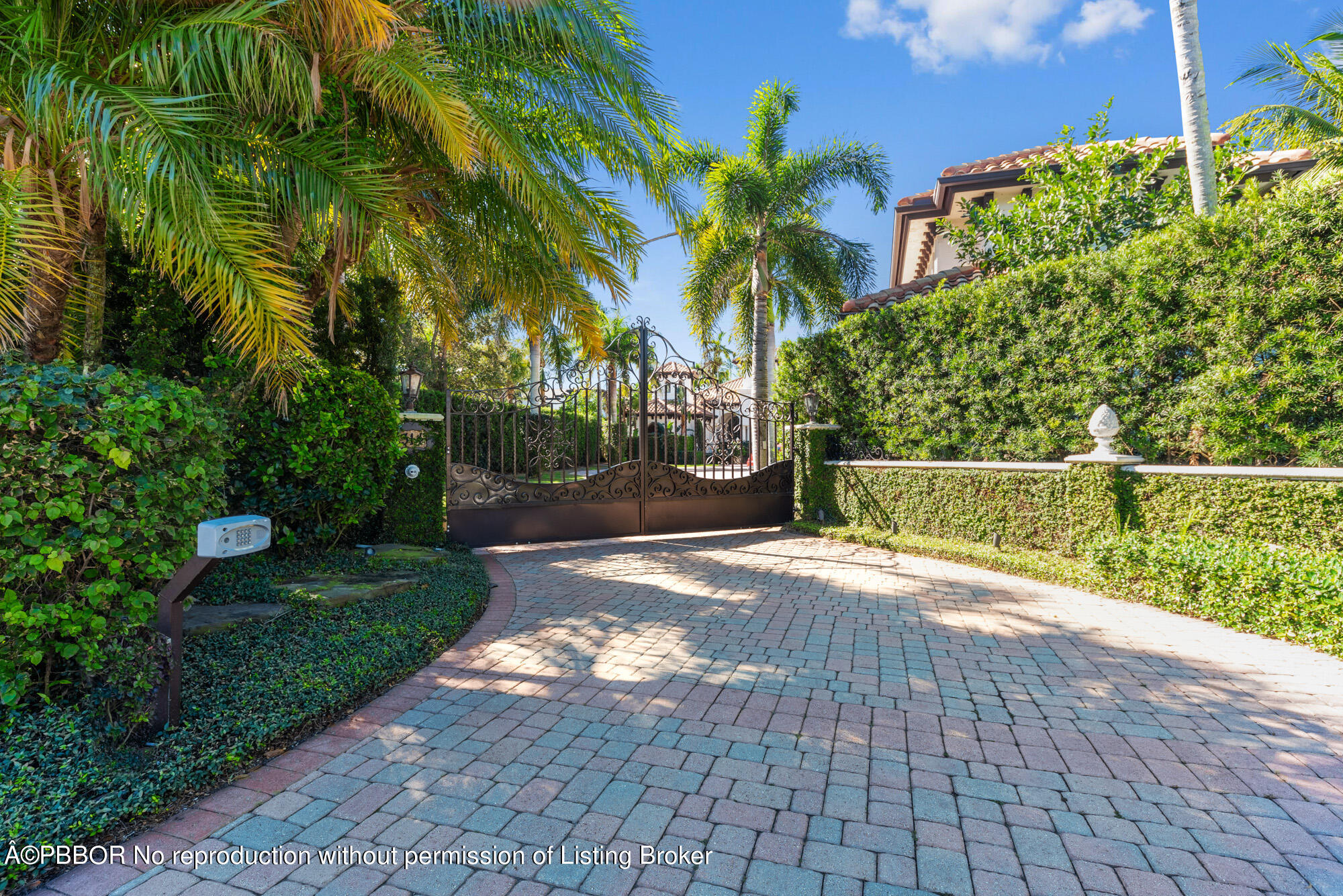 314 West Riverside Drive Jupiter, FL 33469 - Photo 44 of 92 a view of a backyard