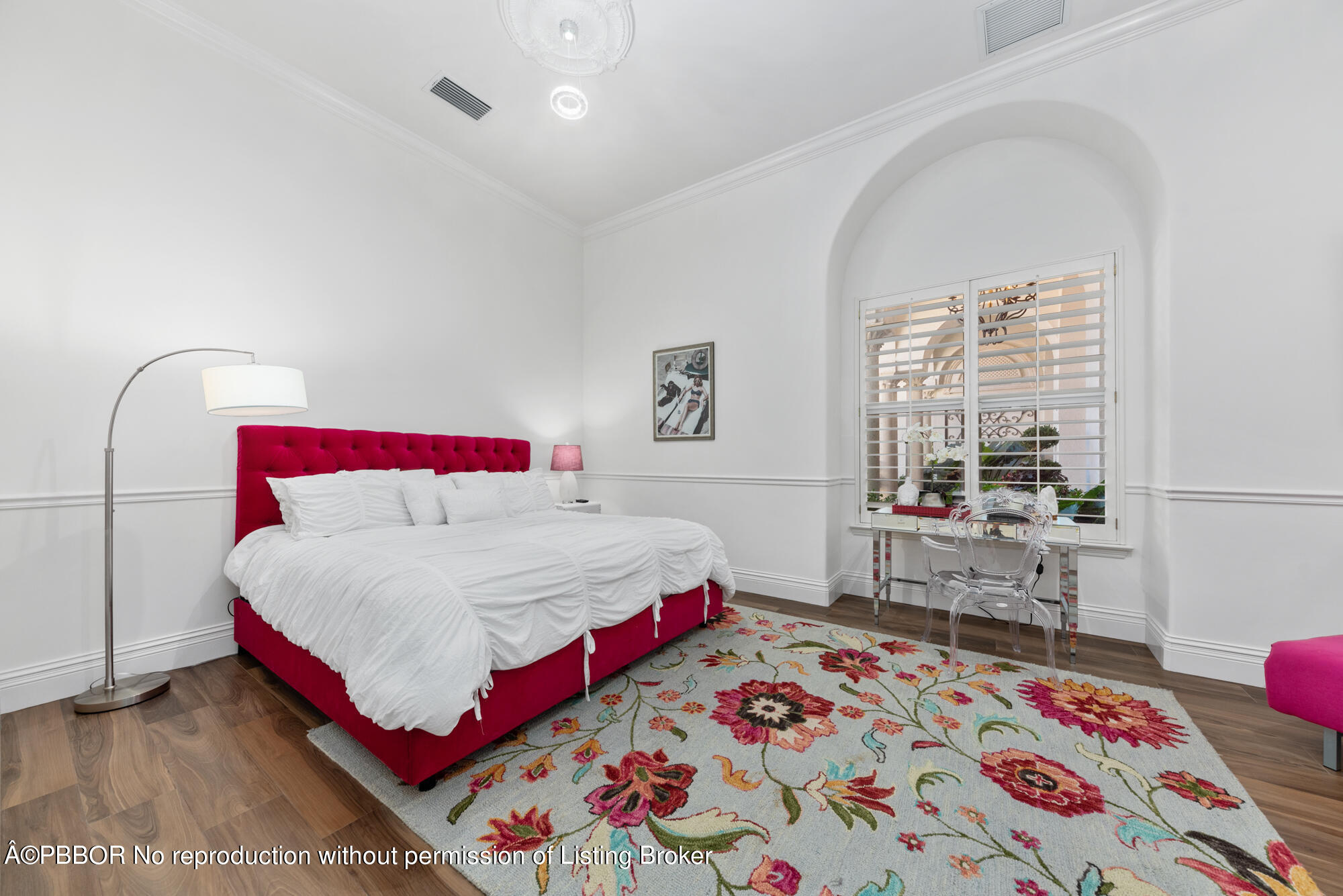 314 West Riverside Drive Jupiter, FL 33469 - Photo 57 of 92 a bedroom with a bed and a dresser