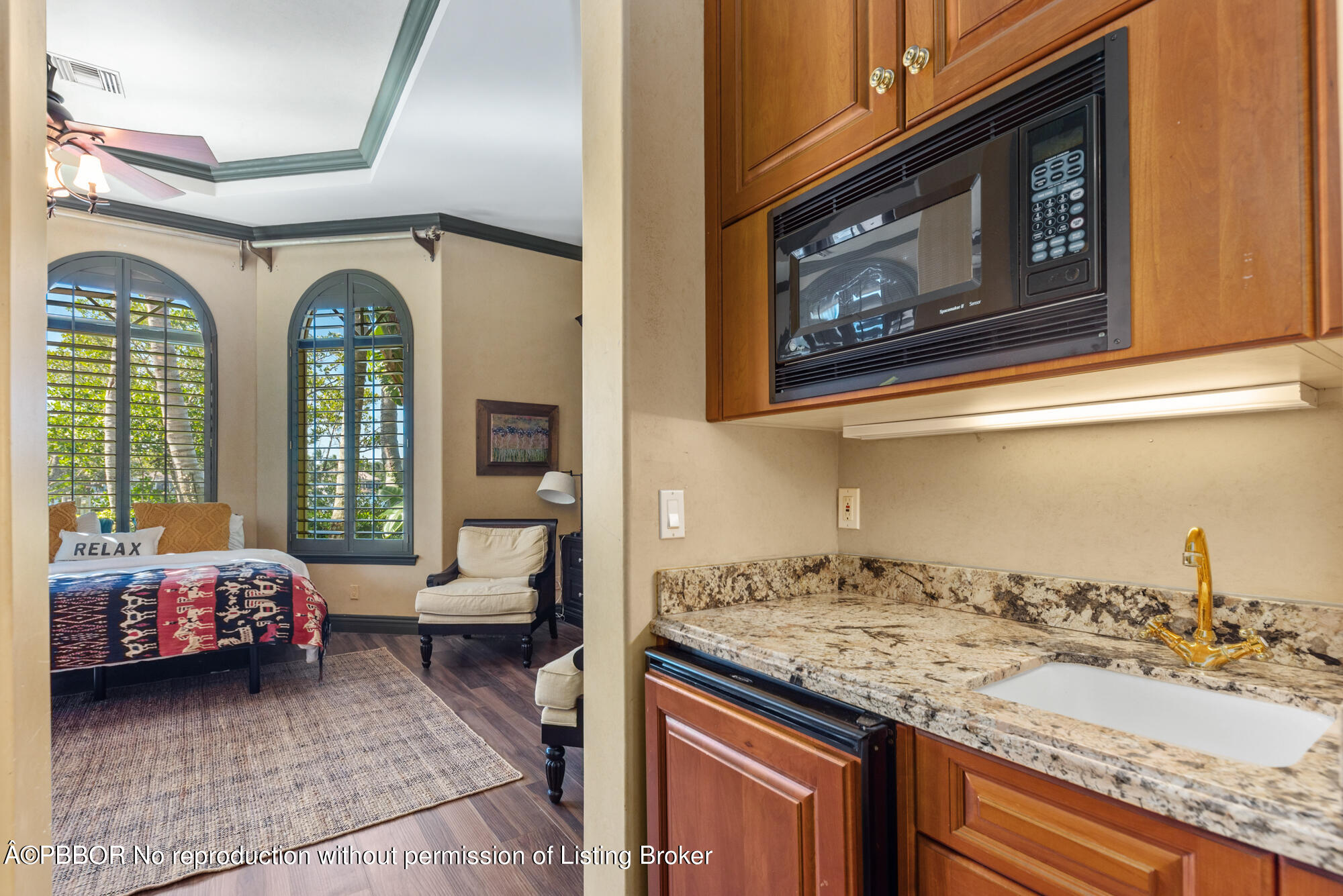 314 West Riverside Drive Jupiter, FL 33469 - Photo 72 of 92 a en suite bathroom with a granite countertop tub and a window