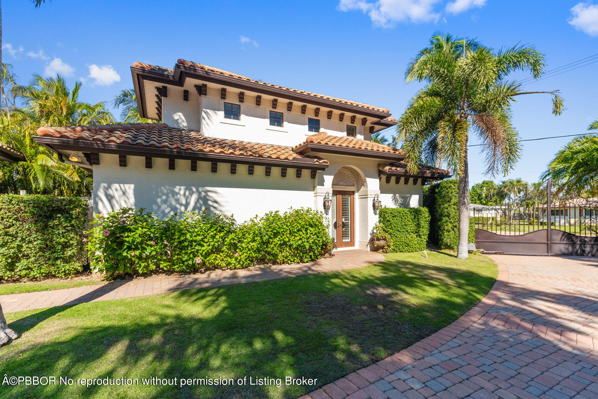 314 West Riverside Drive Jupiter, FL 33469 - Photo 74 of 92 a front view of a house with a garden and plants