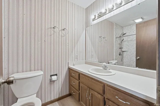 $291,000 | 7560 East 620 South, Wolcottville, IN 46795