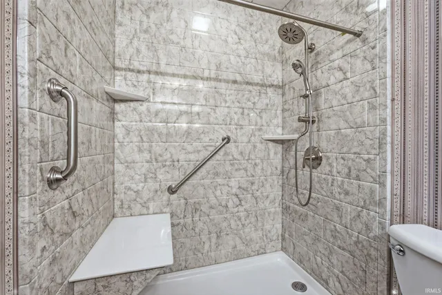 $291,000 | 7560 East 620 South, Wolcottville, IN 46795