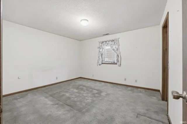 $291,000 | 7560 East 620 South, Wolcottville, IN 46795