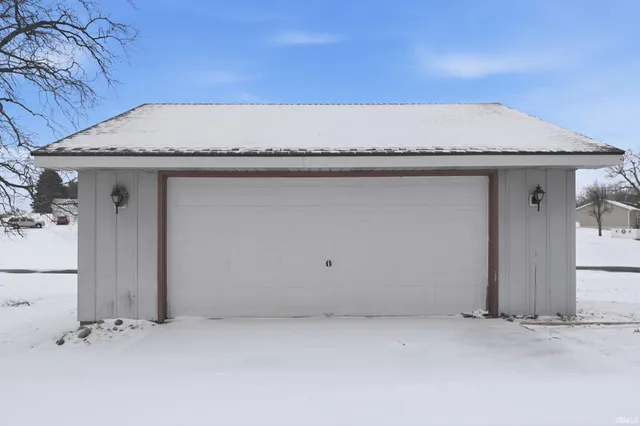 $291,000 | 7560 East 620 South, Wolcottville, IN 46795