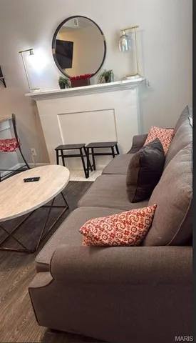 $1,250 | 3854 Folsom Avenue, Unit 2F, St. Louis, MO 63110