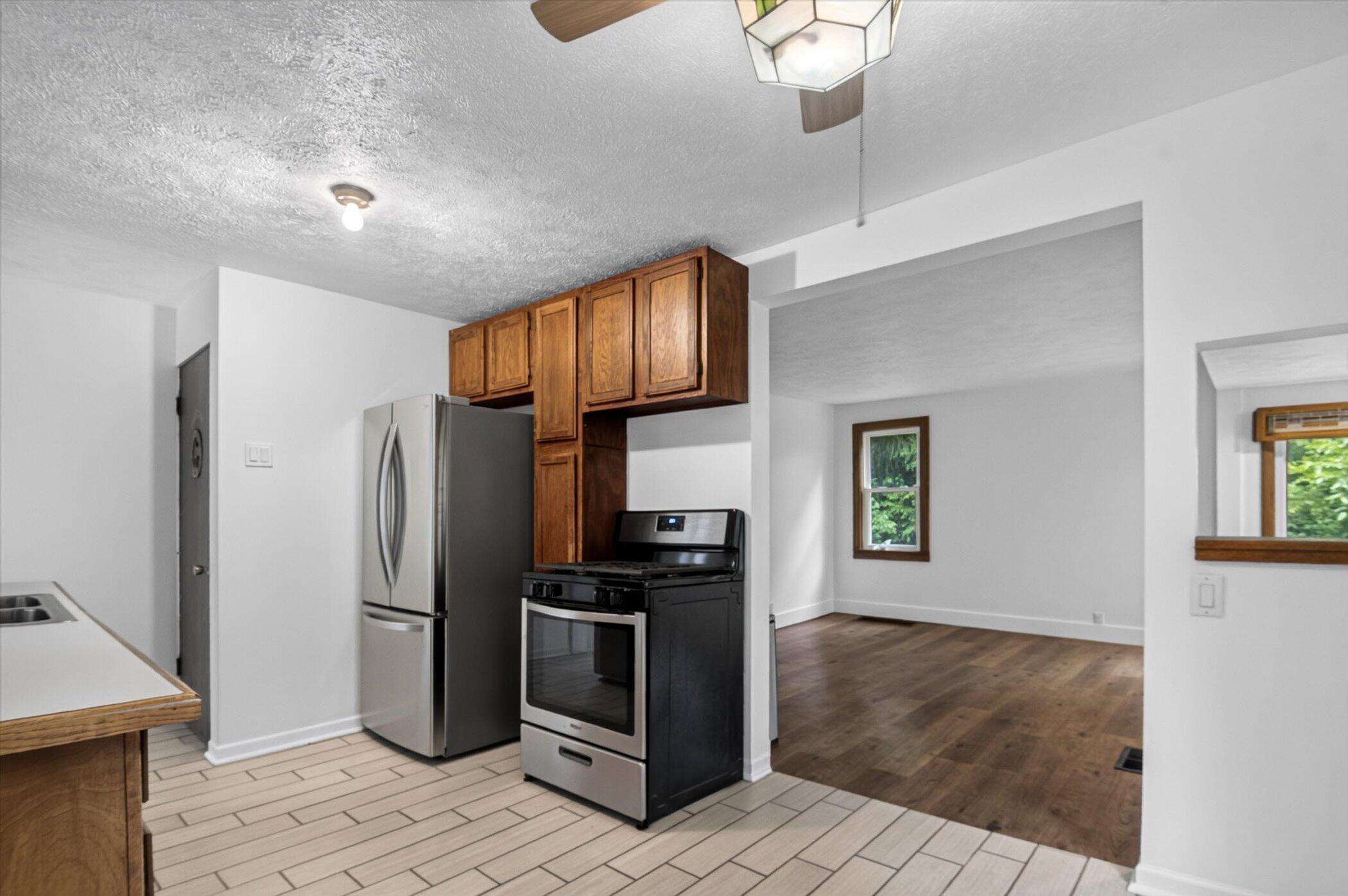 6109 Brooklyn Road Jackson, MI 49201 - Photo 8 of 25 08-6109-Brooklyn-Rd-WindowStill-Photogra