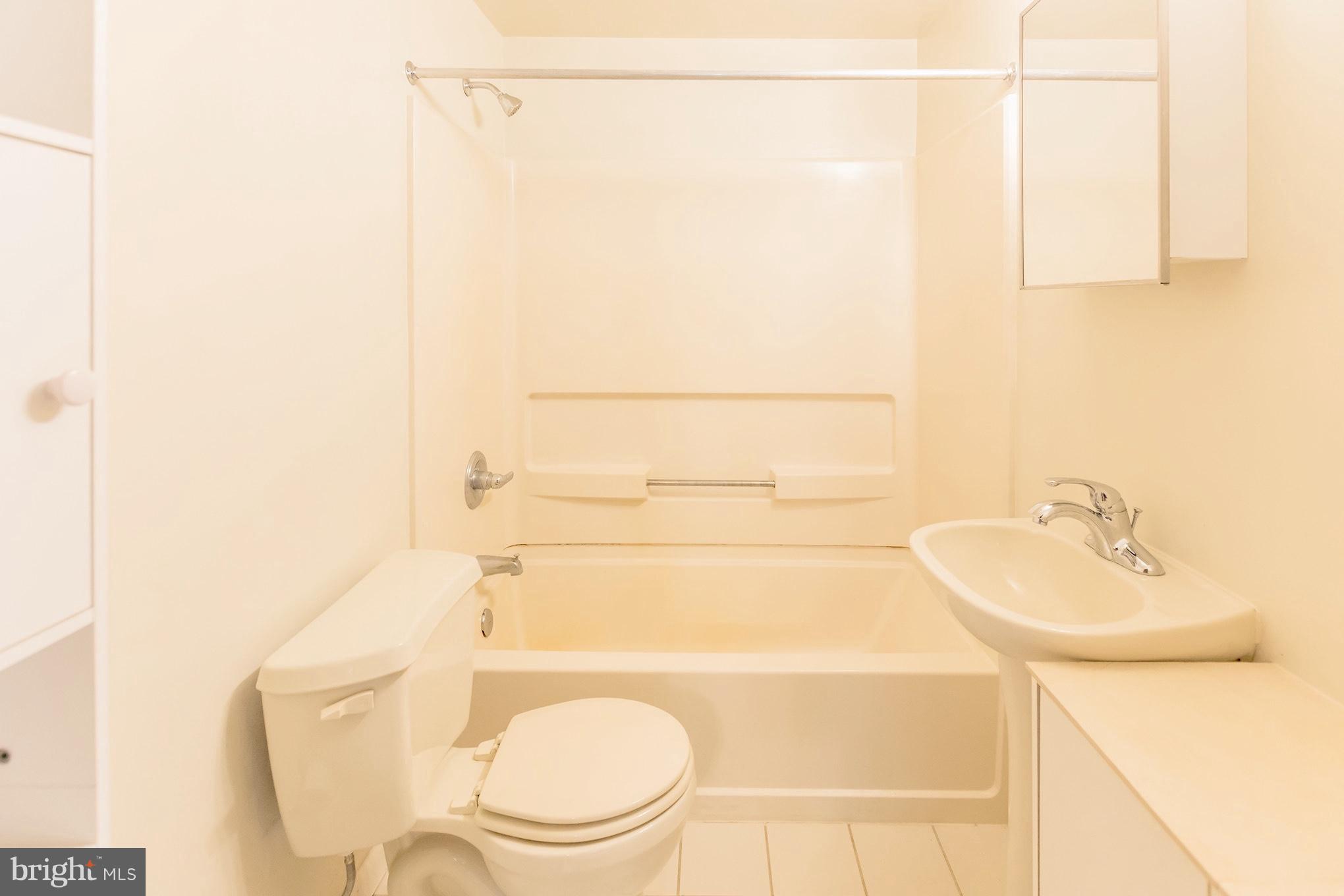 5110 Knoll Road Huntingtown, MD 20639 - Photo 24 of 29 Spacious Full Bath