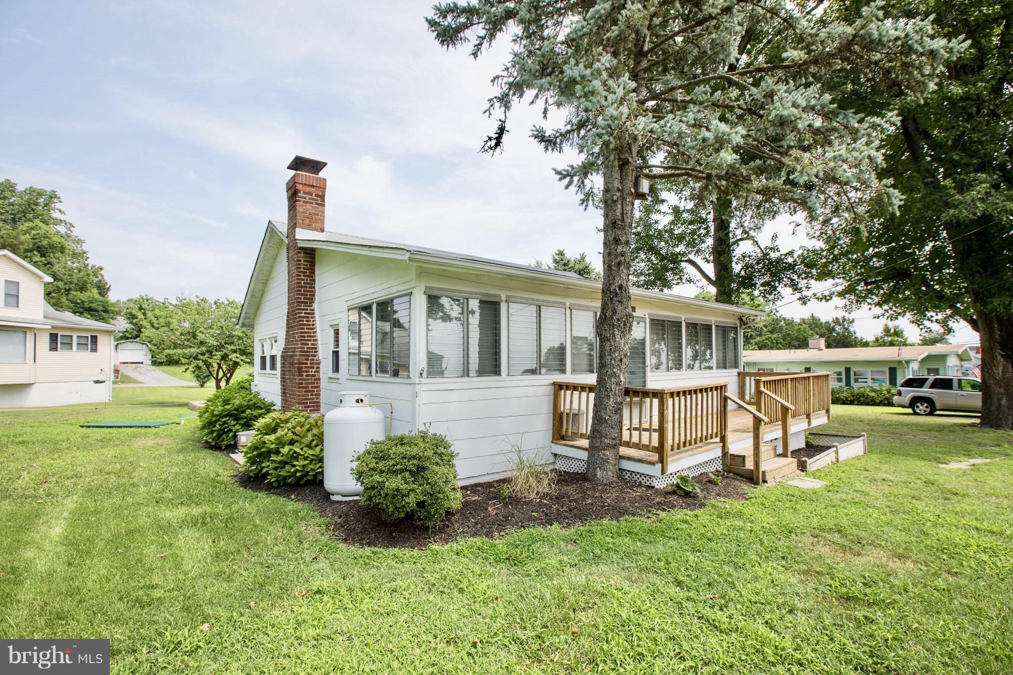 5110 Knoll Road Huntingtown, MD 20639 - Photo 4 of 29 Nestled On 2 Lots- Tons Of Outdoor Living