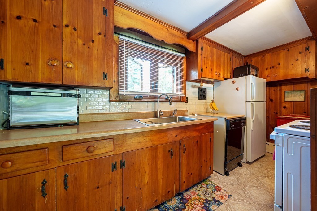 6 Yale Road Hopkinton, MA 01748 - Photo 3 of 33 Gallery Image 3
