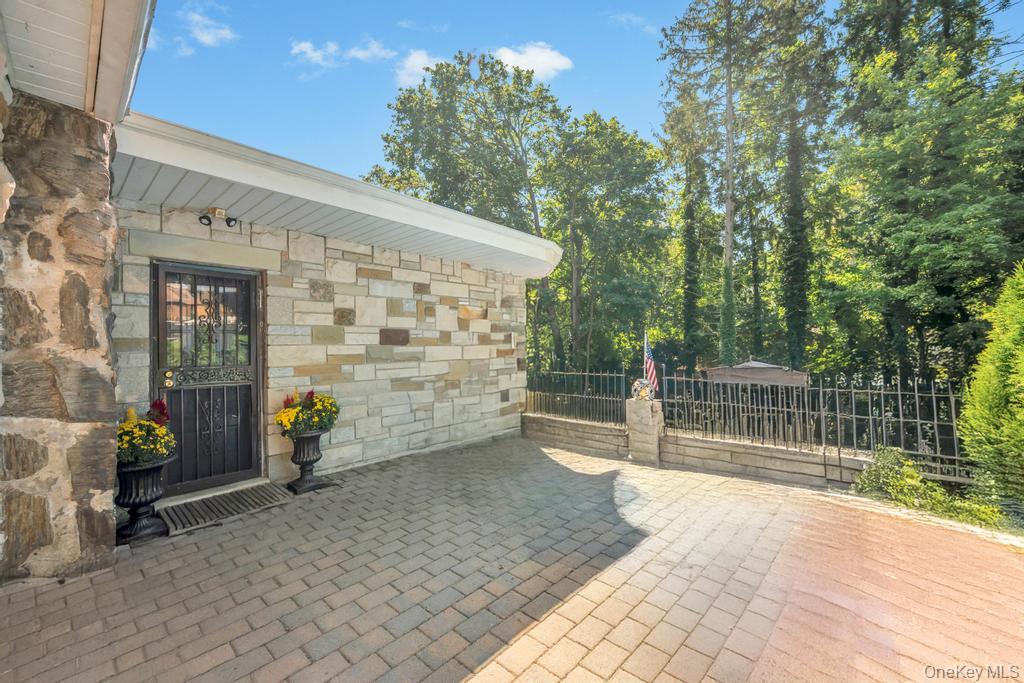 122 Dawn Road Rocky Point, NY 11778 - Photo 2 of 30