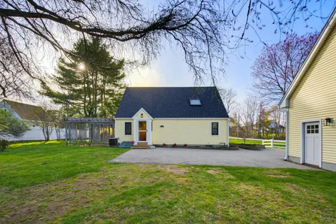 $699,000 | 6 Fifield Lane, Unit B, Stratham, NH 03885