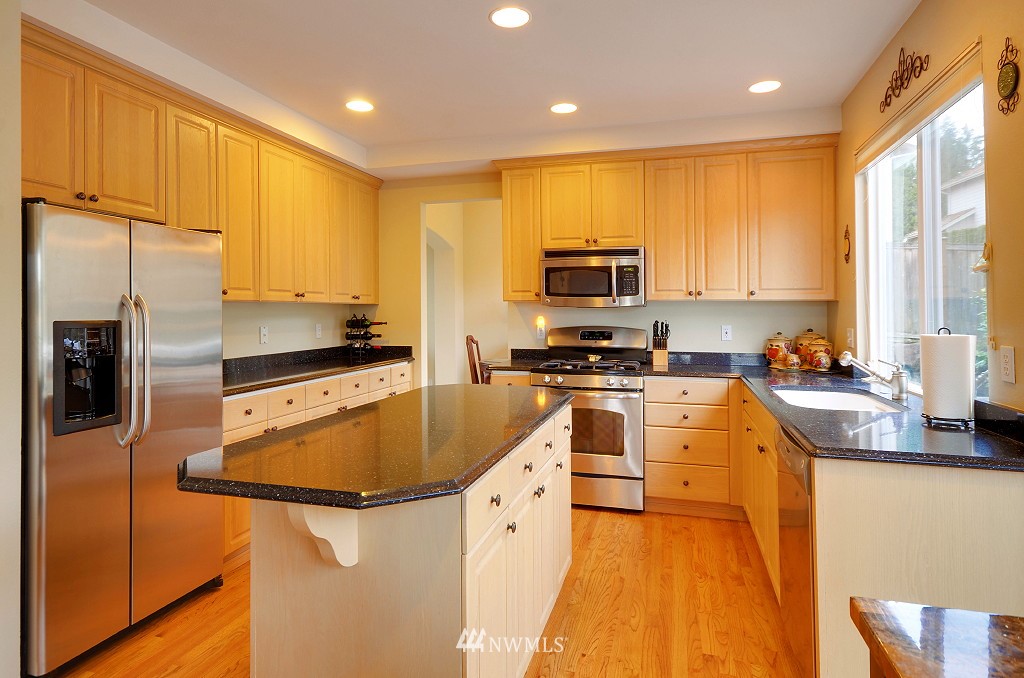 2722 204th Street Southeast Bothell, WA 98021 - Photo 6 of 15