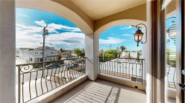 $1,950,000 | 2607 Huntington Lane, Redondo Beach, CA 90278
