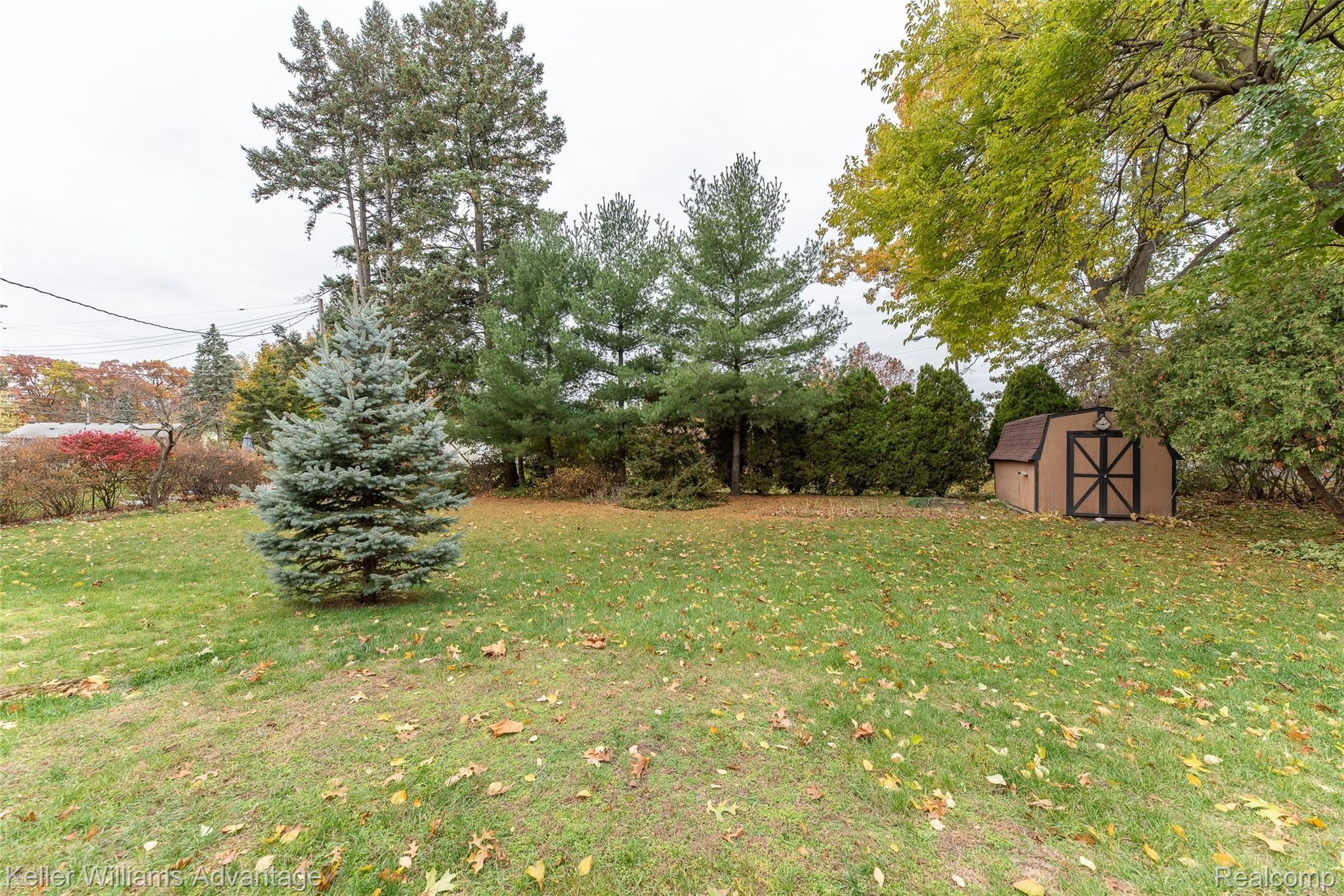 11099 Levan Road Livonia, MI 48150 - Photo 38 of 41 DSC_0849.jpg