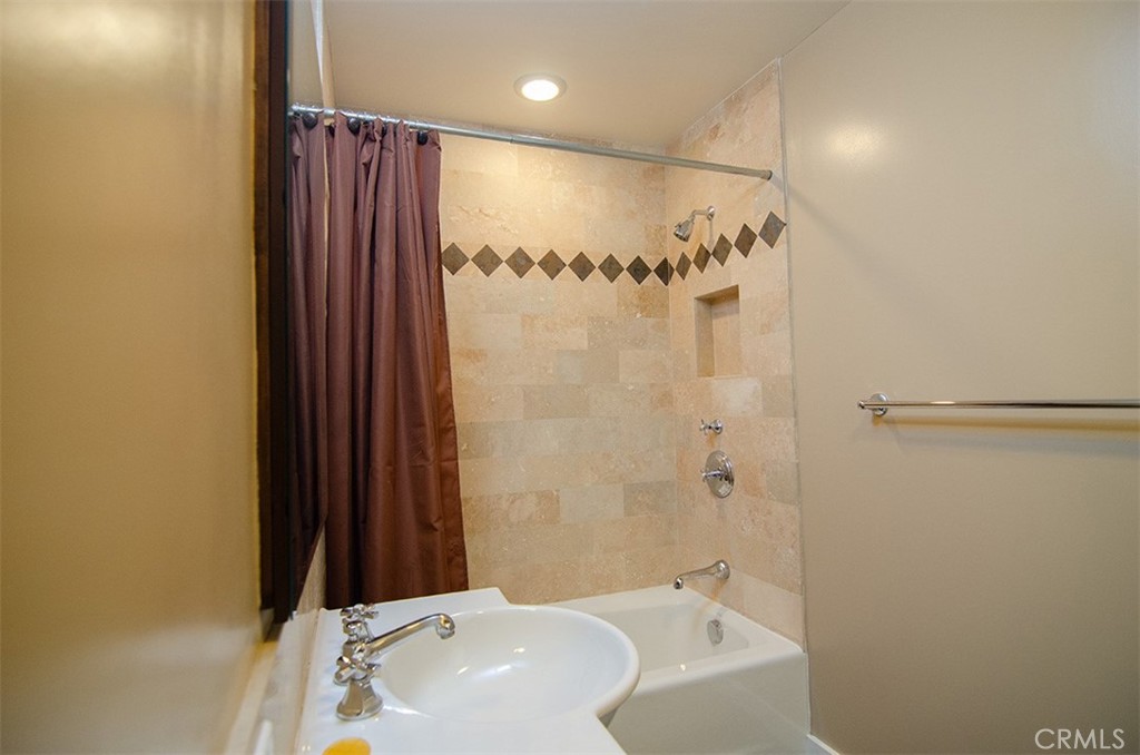 3655 Yorkshire Road Pasadena, CA 91107 - Photo 9 of 24