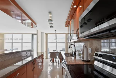 $429,000 | 230 174th Street, Unit 902, Sunny Isles Beach, FL 33160