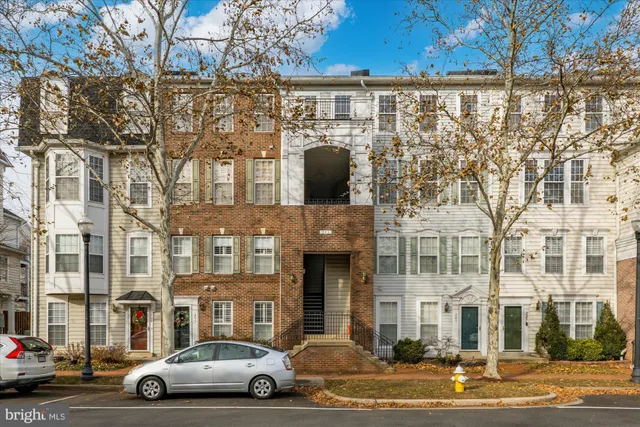 $625,000 | 291 Cameron Station Boulevard, Unit 102, Alexandria, VA 22304