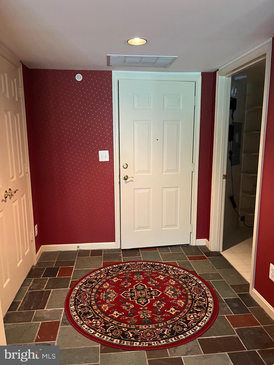 12320 Rosslare Ridge Road, Unit 506 Lutherville-Timonium, MD 21093 - Photo 13 of 49 Spacious entry foyer with coat closet