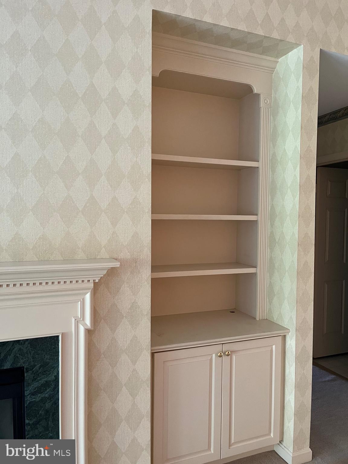 12320 Rosslare Ridge Road, Unit 506 Lutherville-Timonium, MD 21093 - Photo 15 of 49 Built-ins in living room