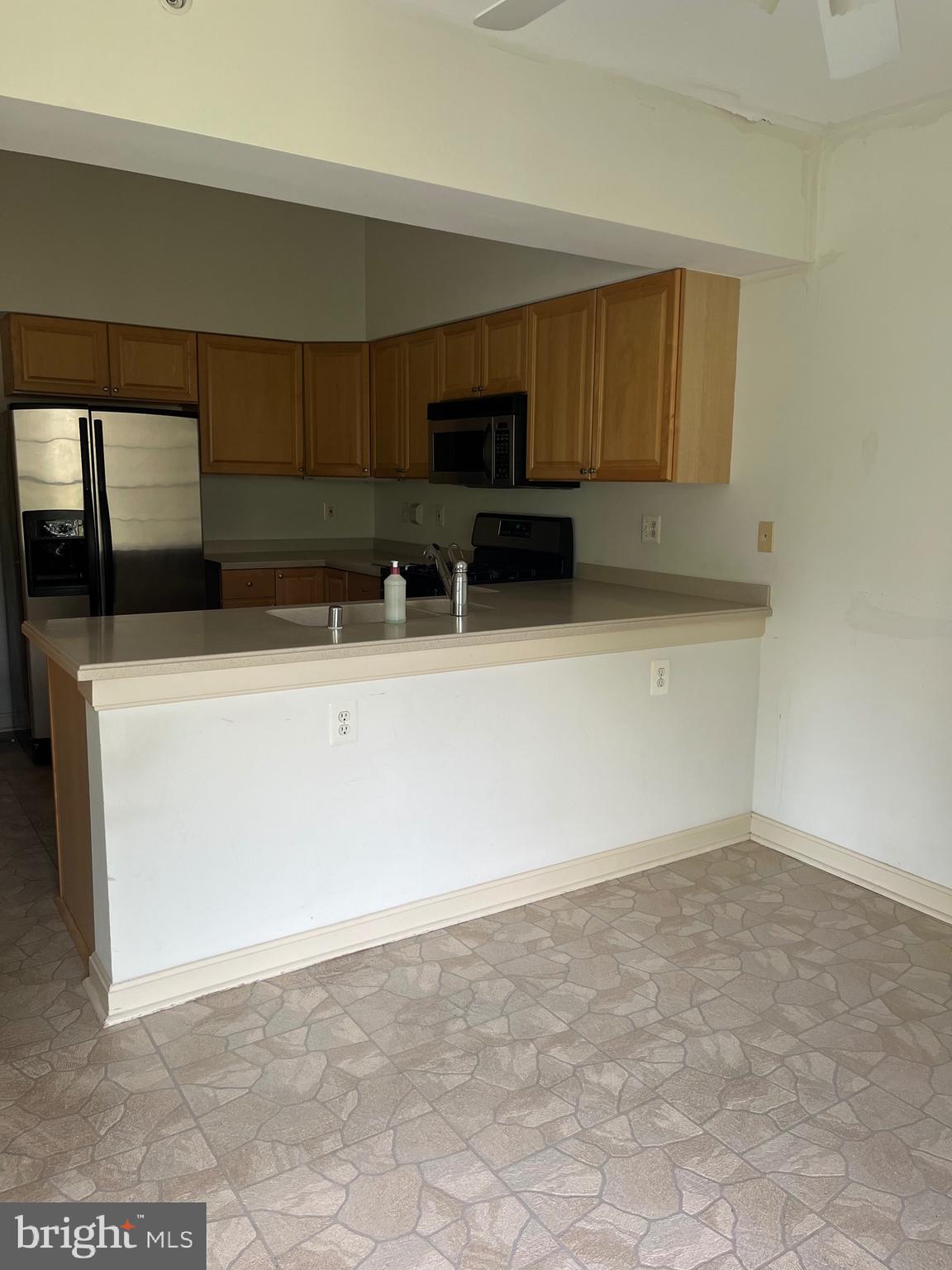 12320 Rosslare Ridge Road, Unit 506 Lutherville-Timonium, MD 21093 - Photo 26 of 49 Neutral counters