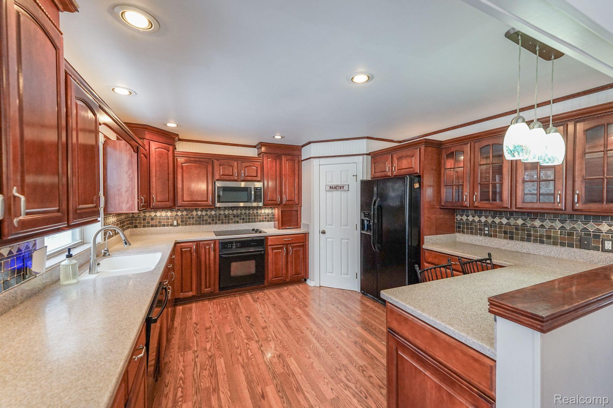 2528 North Lapeer Road Lapeer, MI 48446 - Photo 5 of 39 Gallery Image 5