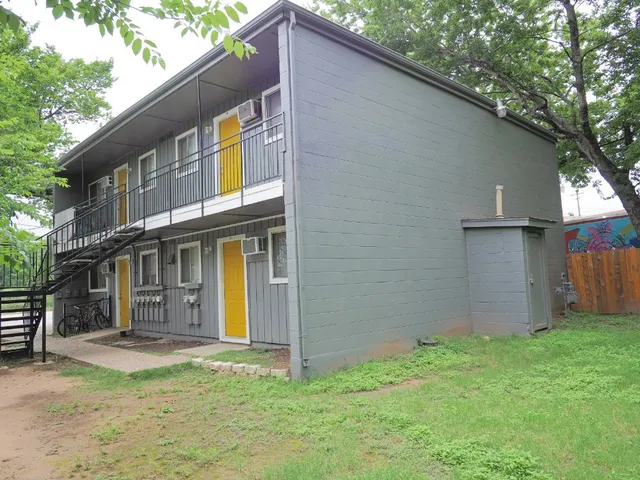 $795 | 901 Springdale Road, Unit 102, Austin, TX 78702