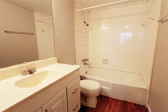 $795 | 901 Springdale Road, Unit 102, Austin, TX 78702