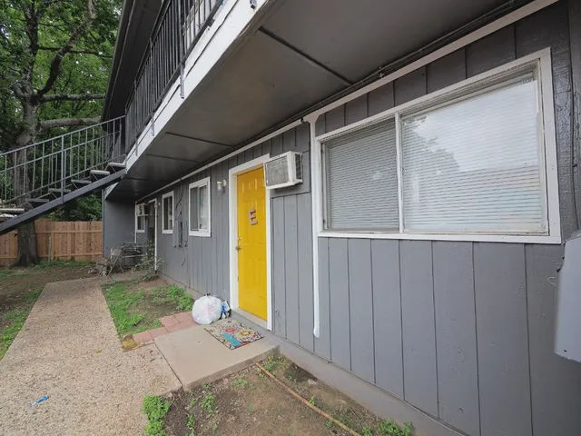 $795 | 901 Springdale Road, Unit 102, Austin, TX 78702