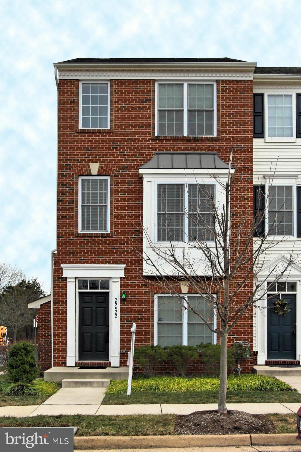 25422 South Riding Boulevard Chantilly, VA 20152 - Photo 2 of 30 Exterior (Front)