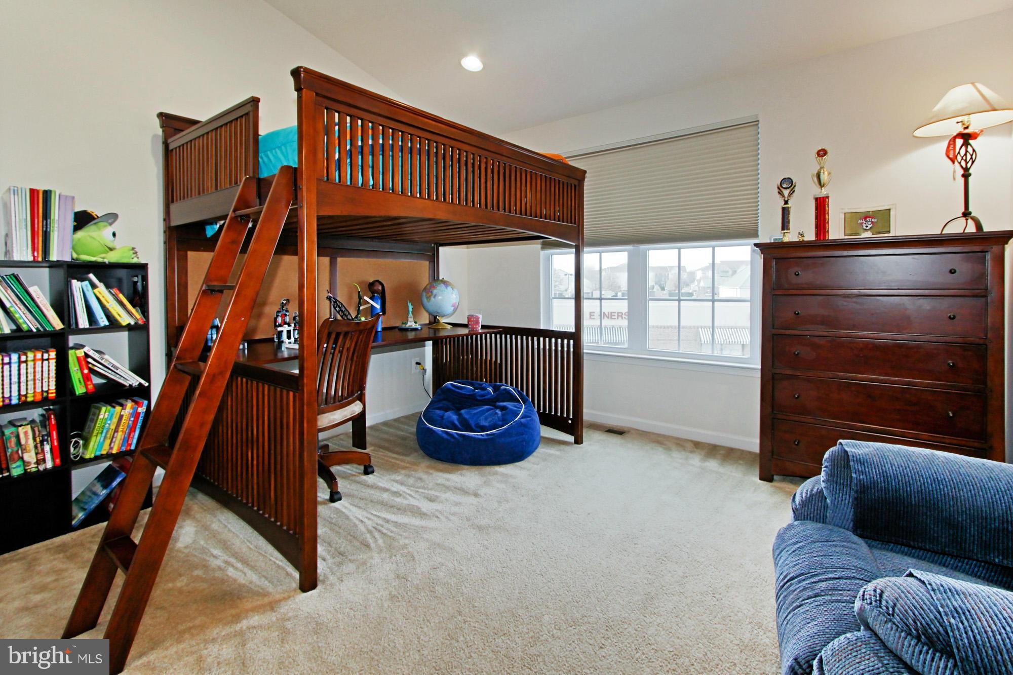 25422 South Riding Boulevard Chantilly, VA 20152 - Photo 22 of 30 Bedroom (Master)