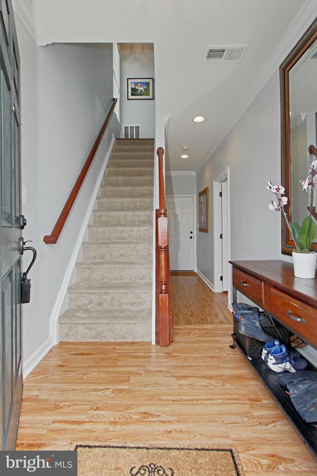 25422 South Riding Boulevard Chantilly, VA 20152 - Photo 4 of 30 Foyer
