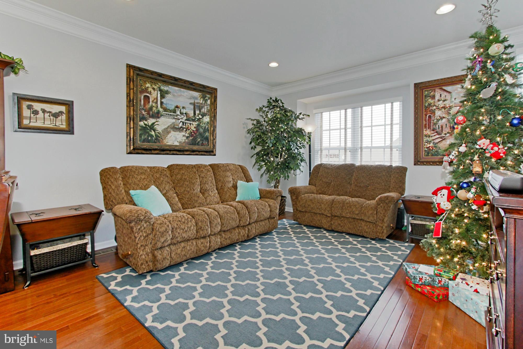 25422 South Riding Boulevard Chantilly, VA 20152 - Photo 6 of 30 Living Room