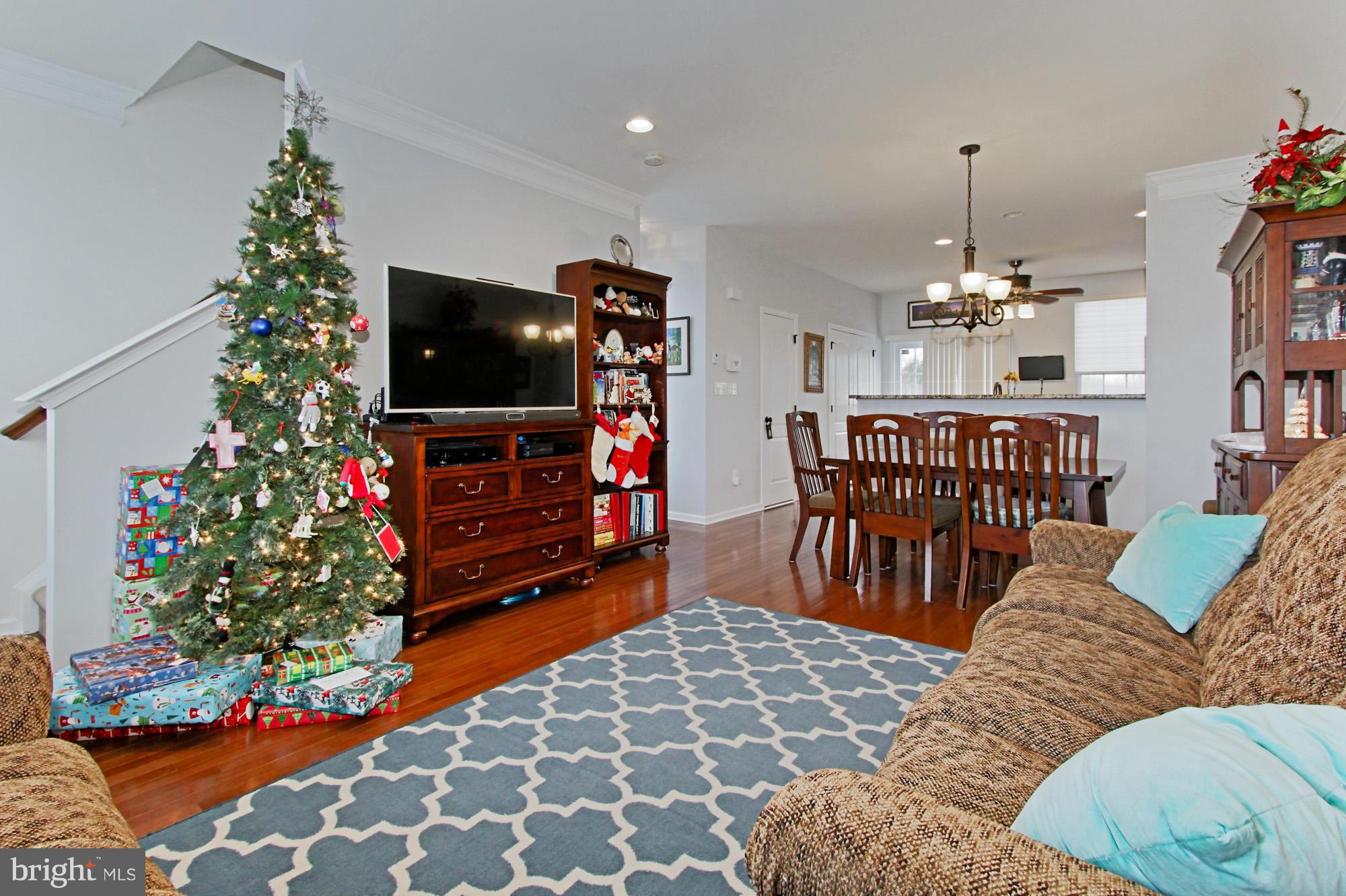 25422 South Riding Boulevard Chantilly, VA 20152 - Photo 7 of 30 Living Room