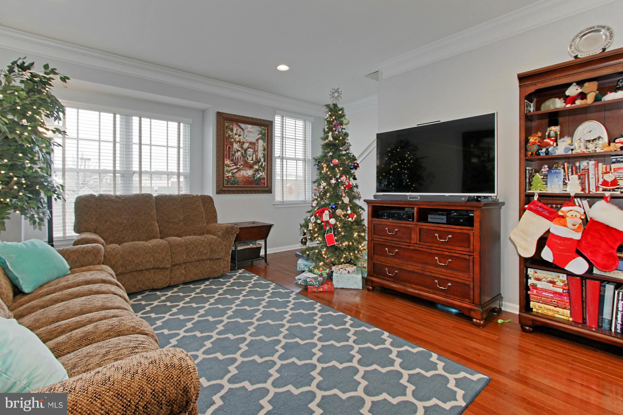 25422 South Riding Boulevard Chantilly, VA 20152 - Photo 8 of 30 Living Room