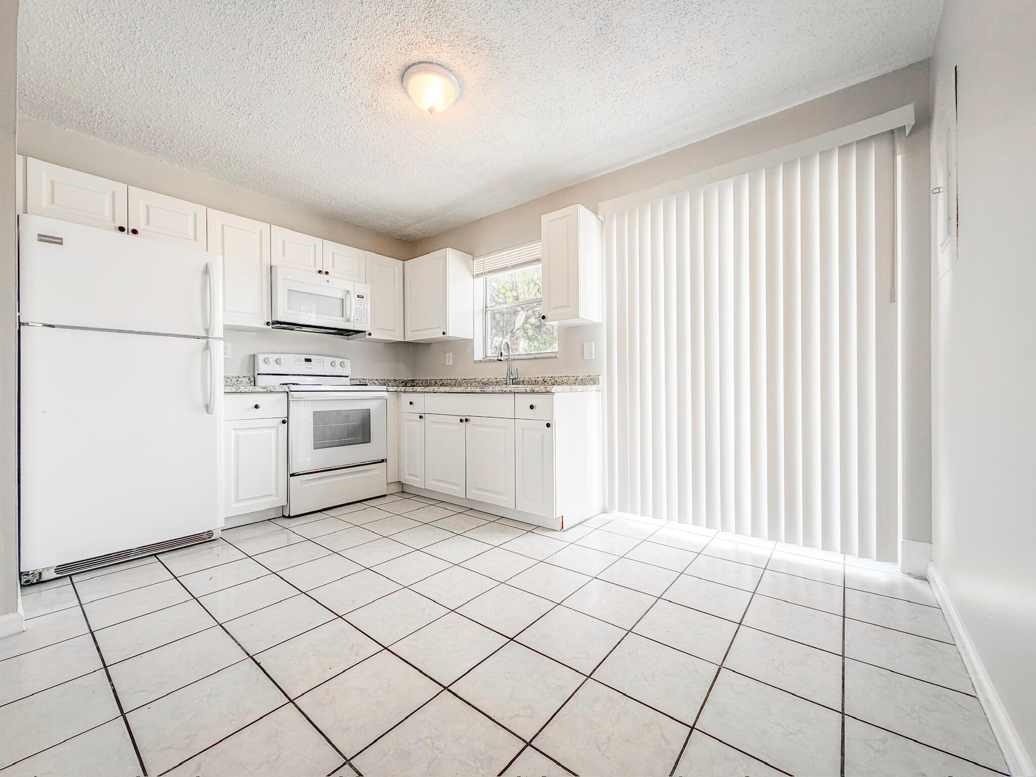 2735 Richard Road, Unit B West Palm Beach, FL 33403 - Photo 4 of 16 EE300A81-A0DB-4CC7-B809-069030BC36B2_1_1