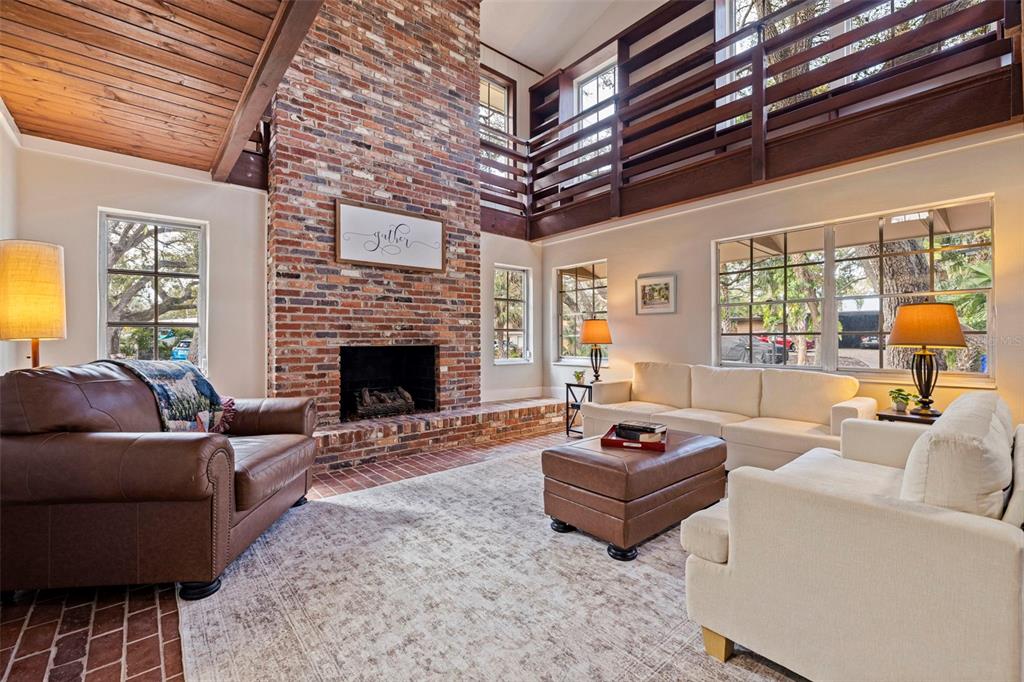 2901 Pelham Road North St. Petersburg, FL 33710 - Photo 4 of 46