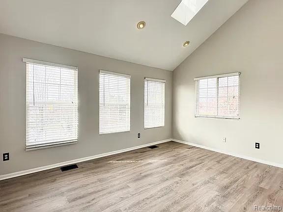 1075 Beaver Run Troy, MI 48083 - Photo 2 of 29