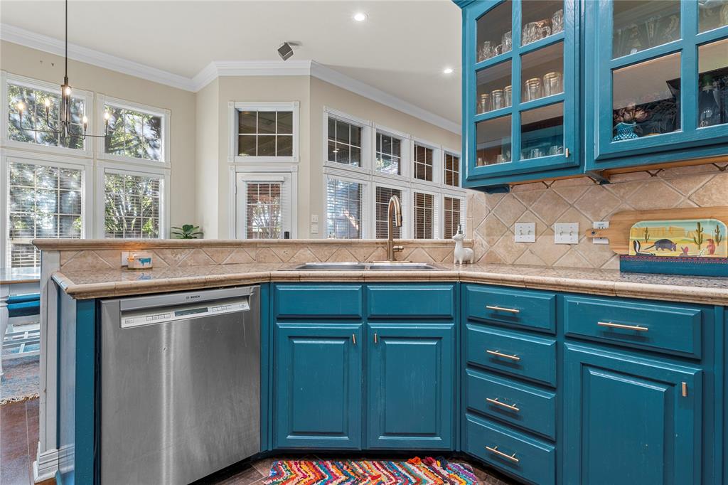 1404 Fort Collins Drive Waco, TX 76712 - Photo 12 of 36