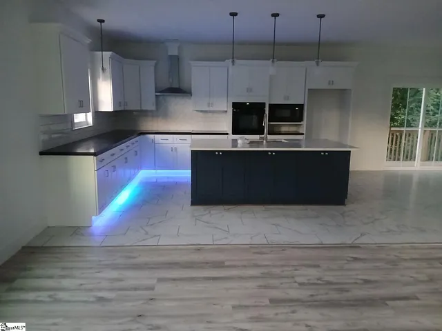 $279,000 | 816 East Carolina Avenue, Clinton, SC 29325