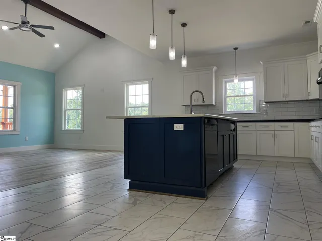 $279,000 | 816 East Carolina Avenue, Clinton, SC 29325