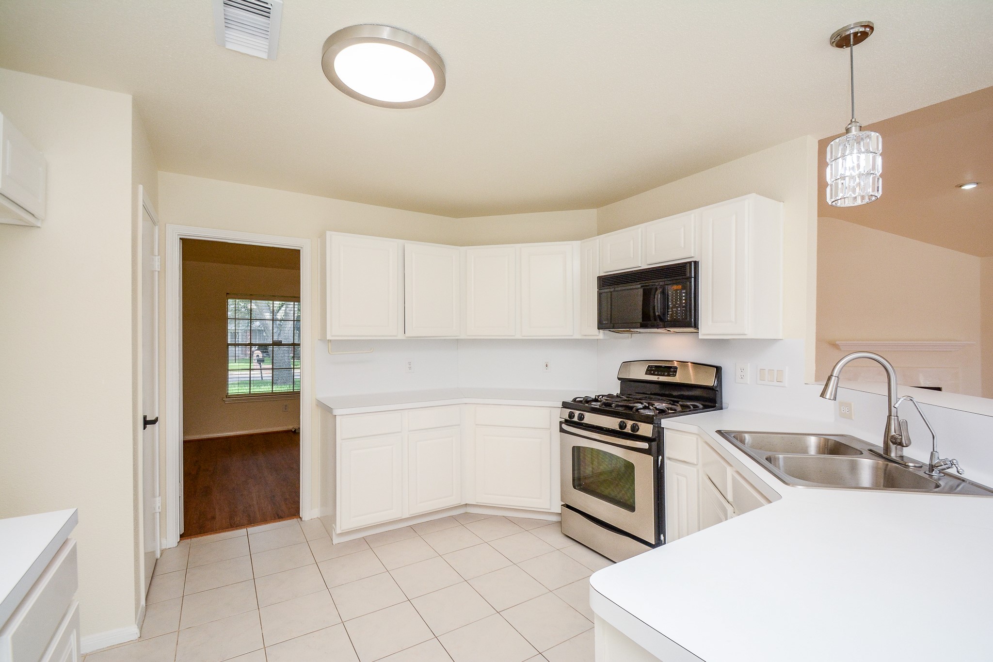 9502 Coast Bridge Street Houston, TX 77075 - Photo 7 of 31