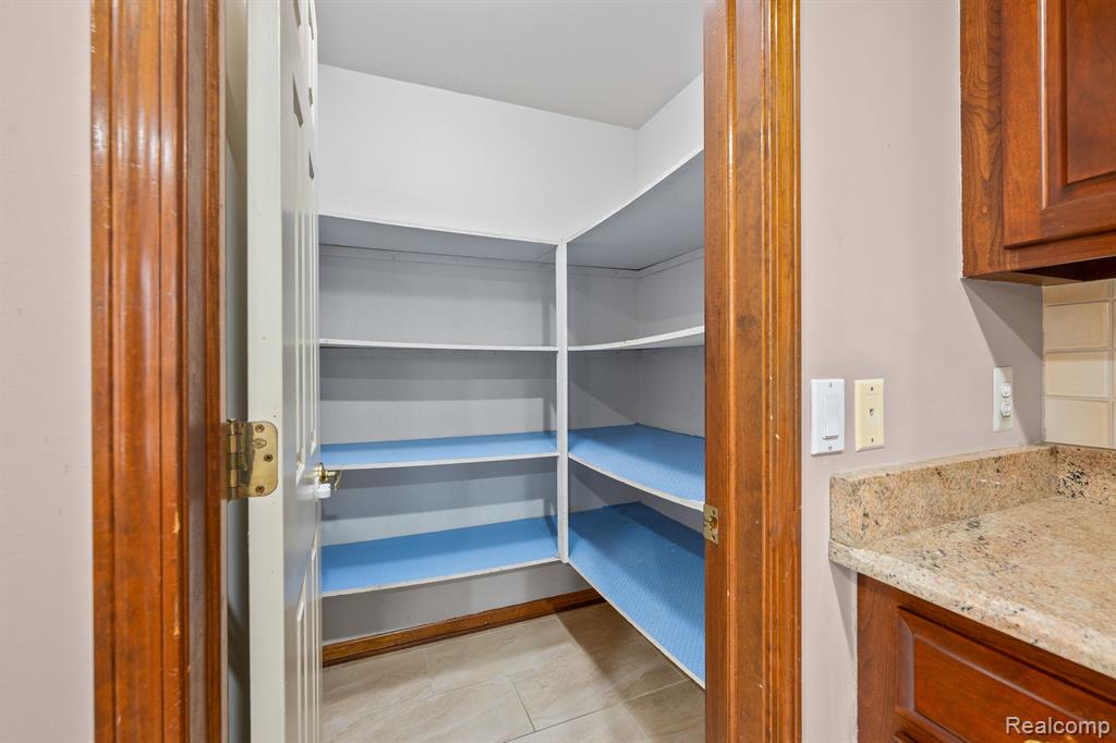 1384 Lakeview Drive Rochester Hills, MI 48306 - Photo 30 of 65