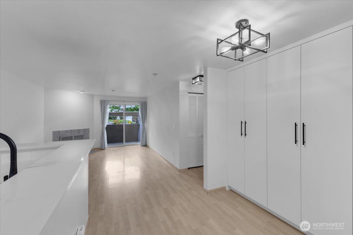 975 Aberdeen Avenue Northeast, Unit D105 Renton, WA 98056 - Photo 3 of 15