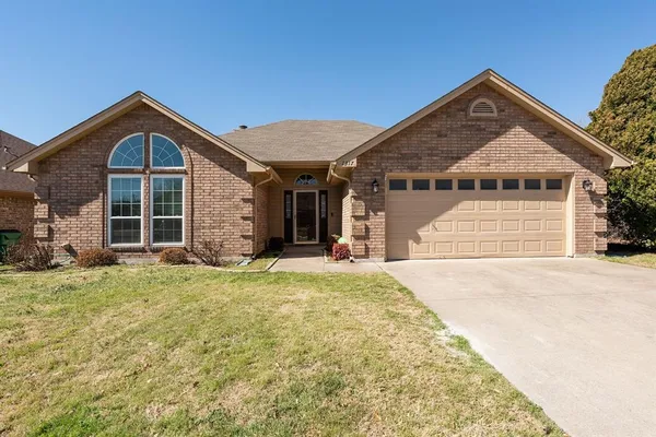 $2,400 | 7317 Amber Drive, Watauga, TX 76148